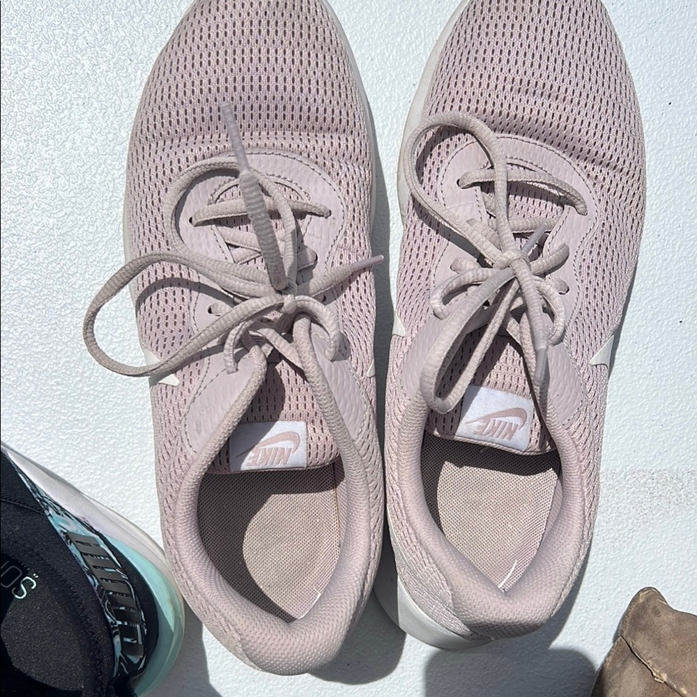 Nike Women's Light Pink Mesh Sneakers